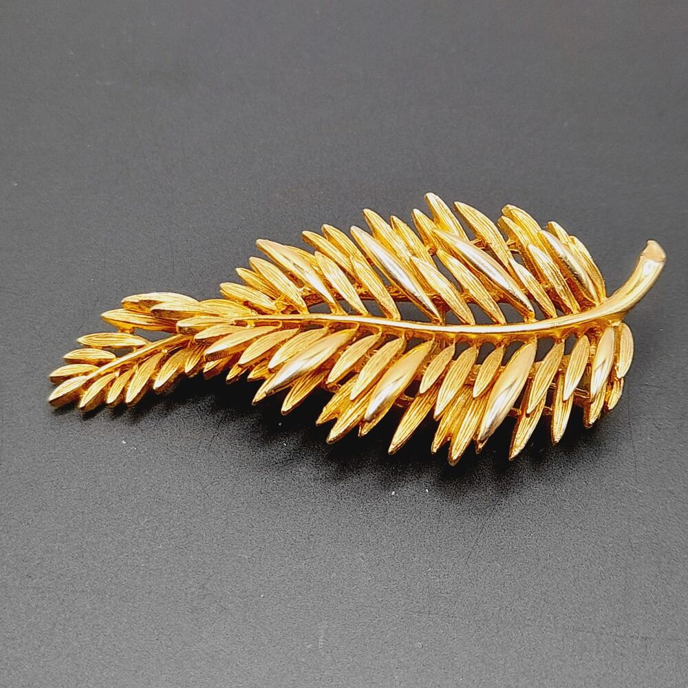 Lisner Gold Tone Leaf Feather Brooch Vintage Textured Signed Pin 3"